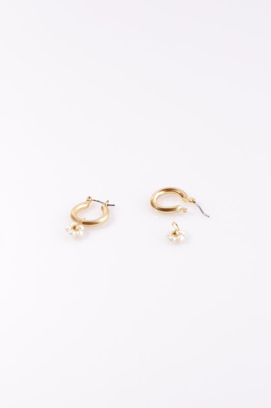 【即納】Le`toile 韓国女性アクセサリー フラワービーズ イヤリング ゴールド